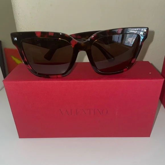 NEW Valentino V-Lure VLS130B Shield Mask Sunglasses Red NEW VALENTINO SUNGLASSES WOMEN RED V-LURE VLS-130B EYEWEAR  main image 3